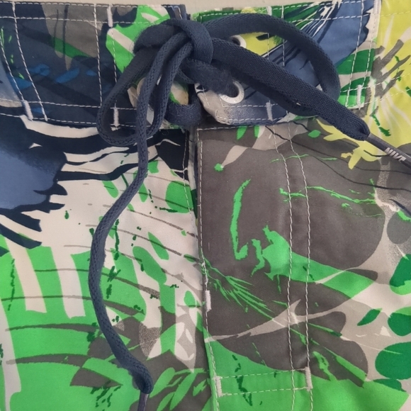 Nike Swim Shorts Men's 32 Green and Blue Beach Surfer Board Vacation Pocket - Picture 2 of 9